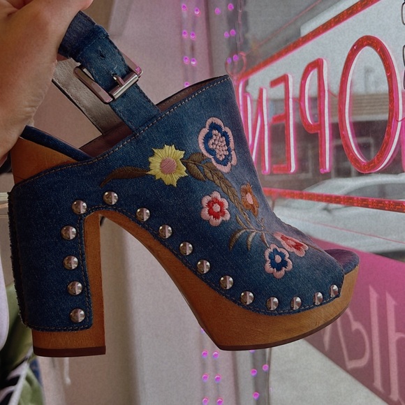 Wishbone collection floral stud platform - Picture 1 of 4